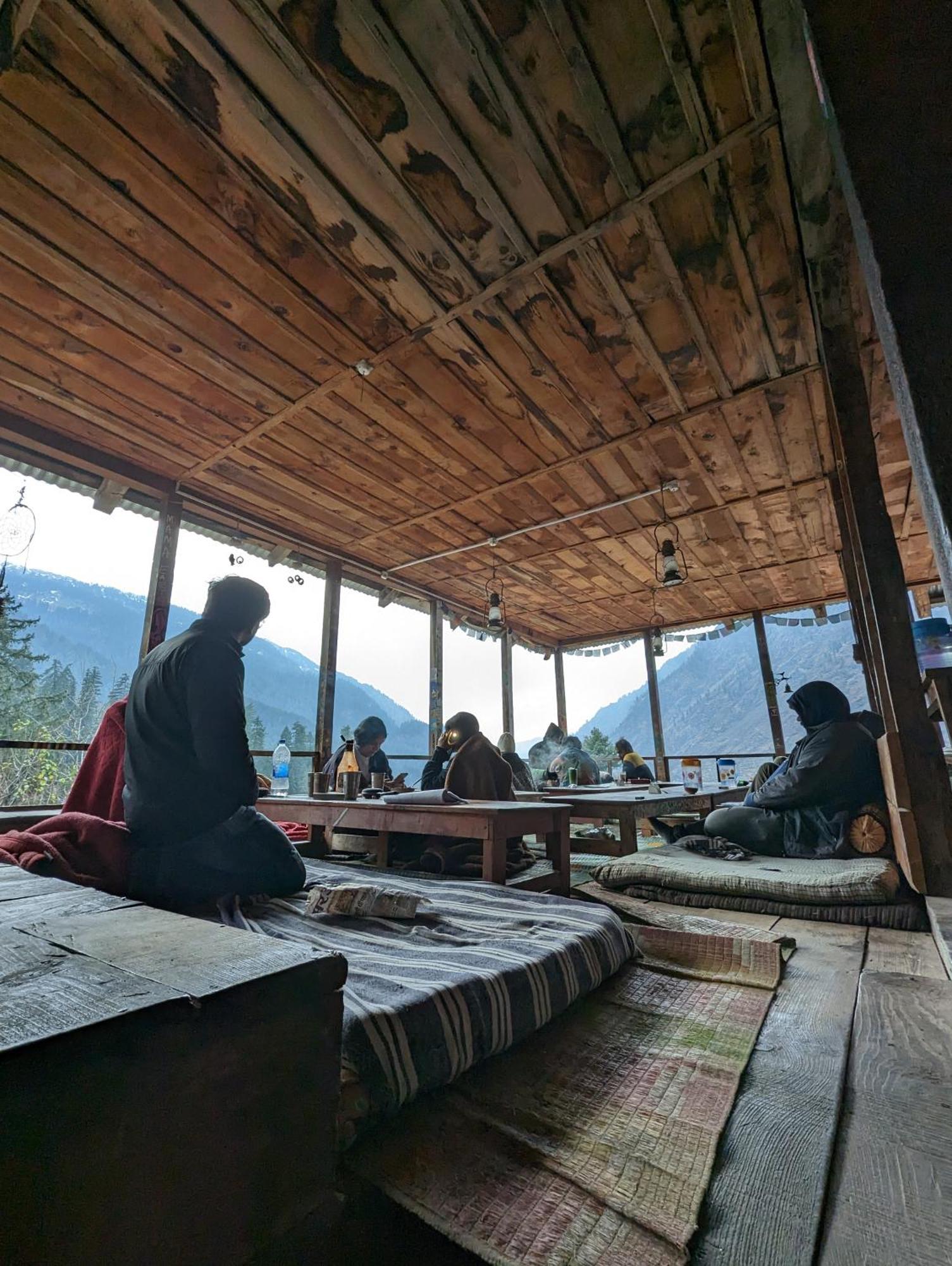 Holy Cow Cafe & Beds Hotel Kalgha Luaran gambar